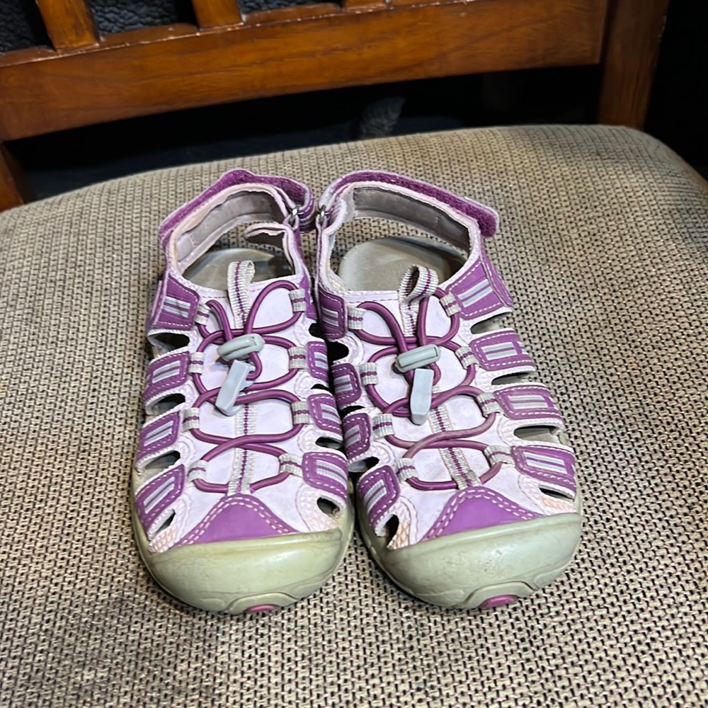 Khombu sandals 12c